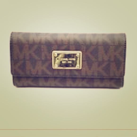 COPY - Michael Kors Large Trifold Wallet ⭐️MUST GO⭐️ - Picture 2 of 8
